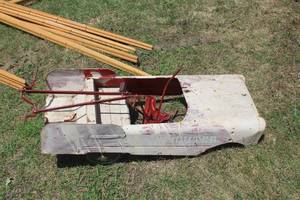 lot 337 image: Vintage Metal Fire Truck Pedal Car