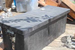 lot 349 image: Tuff Locking Outdoor Storage Chest