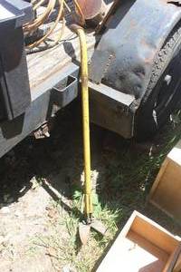lot 352 image: Vintage Craftsman Edge Trimmer