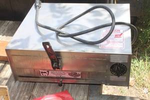 lot 359 image: Wisco Industries Pizza Pal Pizza Oven