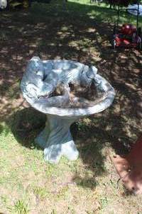 lot 369 image: Vintage Baby Ducks and Rabbit Stone Bird Bath