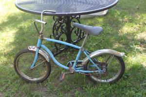 lot 373 image: Vintage Schwinn (2) 18 Bicycles, (1) 11 Tandem Bike