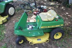 lot 381 image: Vintage John Deere Series 56 Lawn Tractor (As Is)