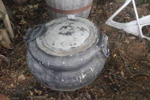 lot 401 image: Plastic CauldrenMimic Water Fountain