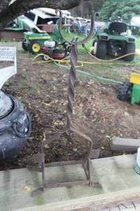 lot 407 image: Vintage Wrought Iron Stand