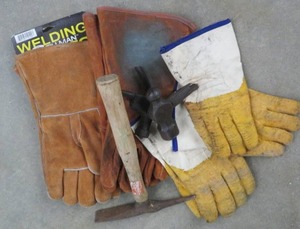 WELDING GLOVES