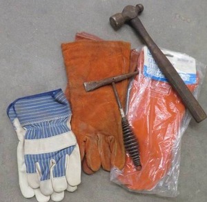 WELDING GLOVES