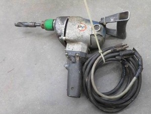 BLACK AND DECKER 12 DRILL