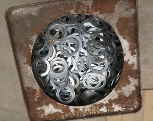 METAL CONTAINER OF WASHERS