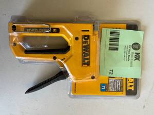 DeWalt - DWHTTR130LH - Heavy-Duty Compact Staple Gun