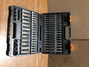 lot 74 image: 14 in., 38 in. and 12 in. Drive SAEMetric Master Hex and Torx Bit Socket Set (84-Piece) by GEARWRENCH Customer Returns See Terms on Auction