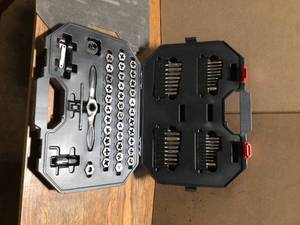 lot 82 image: SAEMetric Ratcheting Tap and Die Set (77-Piece) by Husky Customer Returns See Pictures