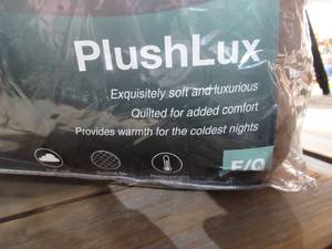 lot 11 image: Vellux Luxury Plush Filled Blanket Sand