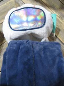 lot 40 image: Pillowfort Astronaut Hooded Blanket Blue 40x50 Inches