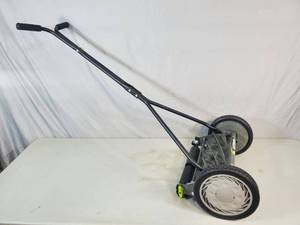 lot 39 image: New Earthwise 16 inch Reel Lawn Mower