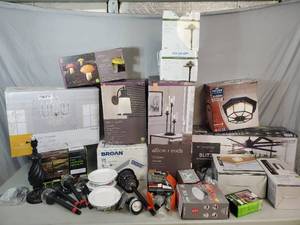 lot 119 image: Customer Return Light Fixtures and Ceiling Fans - Take What You Want