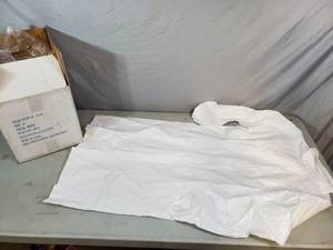 lot 124 image: New Case of 30 Zippered Medical Smocks