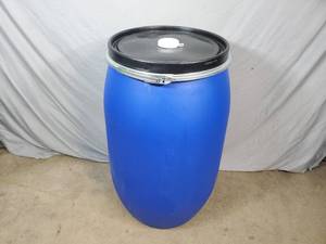 lot 7 image: Plastic Barrel with Removable Lid