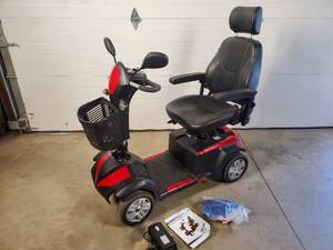 lot 1 image: Drive Ventura DLX 4 Wheel Handicap - Mobility Scooter - Near New