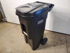 lot 5 image: New Uline 35 Gallon Trash Bin on Wheels