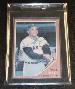 lot 2 image: 1962 Topps Willie Mays #300 Autograph JSA LOA #XX52428