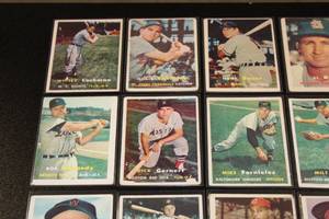 lot 35 image: 1957 Topps Baseball Card Lot  18 Cards