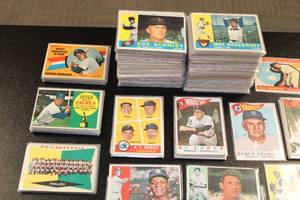 lot 40 image: 1960 Topps Baseball Card Lot  375 Cards