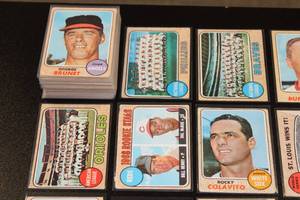 lot 52 image: 1968 Topps Baseball Card Lot  69 Cards