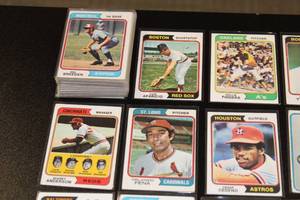 lot 54 image: 1974 Topps Baseball Card Lot  65 Cards