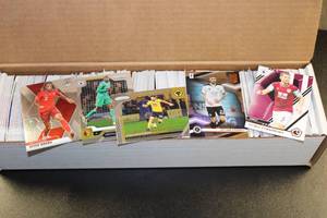 lot 59 image: Mixed Brands Soccer Card Lot  800 Ct Box Full