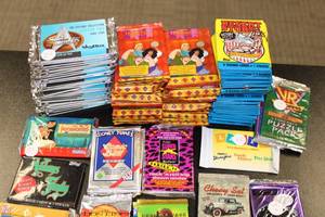 lot 130 image: Non Sports Unopened Pack Lot  122 Packs