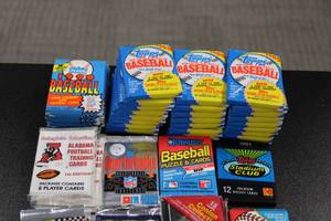 lot 131 image: Sports Card Unopened Pack Lot  66 Packs