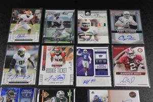 lot 269 image: Football Card Autograph Lot  13 Autograph Cards
