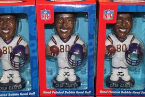 lot 318 image: Deadstock Minnesota Vikings Cris Carter Bobble Dobble Bobblehead Resale Lot  6 Bobbleheads