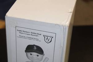 lot 321 image: Deadstock 2001 Seattle Mariners Bobblehead