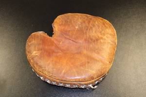 lot 325 image: Vintage 1960 Catchers Baseball Glove