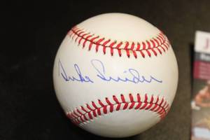 lot 337 image: Duke Snider Sweet Spot Autograph Baseball JSA COA #UU66343