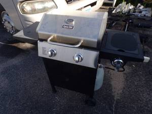 Dyna Glo Gas Grill with tank