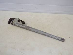 36 Pipe wrench
