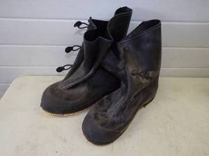 11-13 Overshoe boots