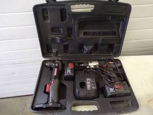 Craftsman 19.2v Cordless drill with 2 batteries, Drill, Charger and Light