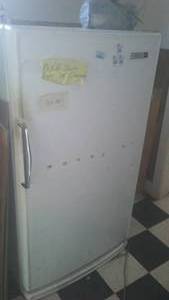 lot 375 image: Vintage Refrigerator  Hotpoint.