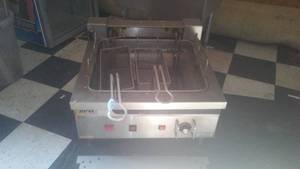 lot 378 image: Electric Deep Fryer.