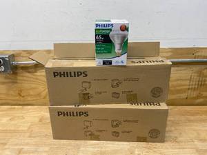 lot 81 image: PHILIPS Lot of 2 Cases- 50-Watt Equivalent Halogen BR40 Flood Light Bulb (4 Bulbs per Case)