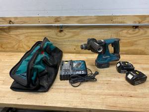 lot 102 image: MAKITA LXRH01 18V 1516 SDS-PLUS ROTARY HAMMER with 2 Batteries (3.0Ah), Charger and Carrying Bag