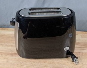 lot 73 image: Hamilton Beach 2-Slice Toaster with Retractable Cord - Black