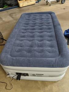lot 151 image: Flash Furniture 18 Air Mattress - Queen