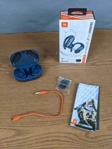 lot 107 image: JBL Endurance Peak II True Wireless Bluetooth Sport Ear-Hook Earbuds  Blue