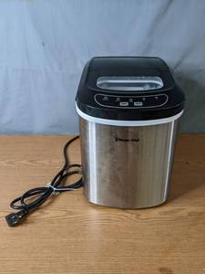 lot 98 image: Magic Chef Countertop Ice Maker - Stainless