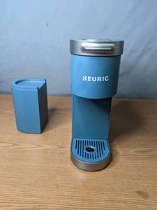 lot 88 image: Keurig Classic K-Mini Plus Brewing System - Evening Teal
